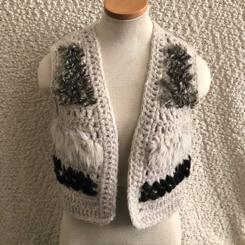 Collectioneighteen faux fur vest 🍁